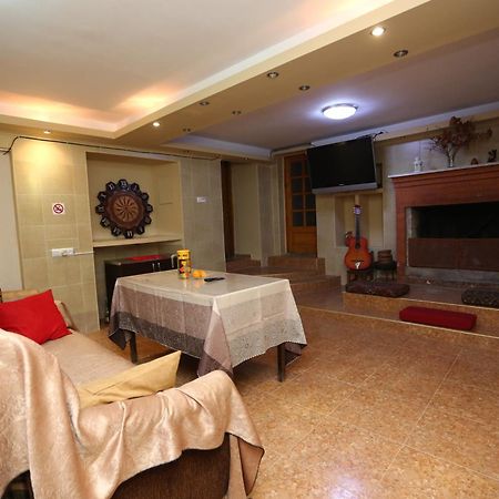 Feola Hostel Kutaiszi Kültér fotó