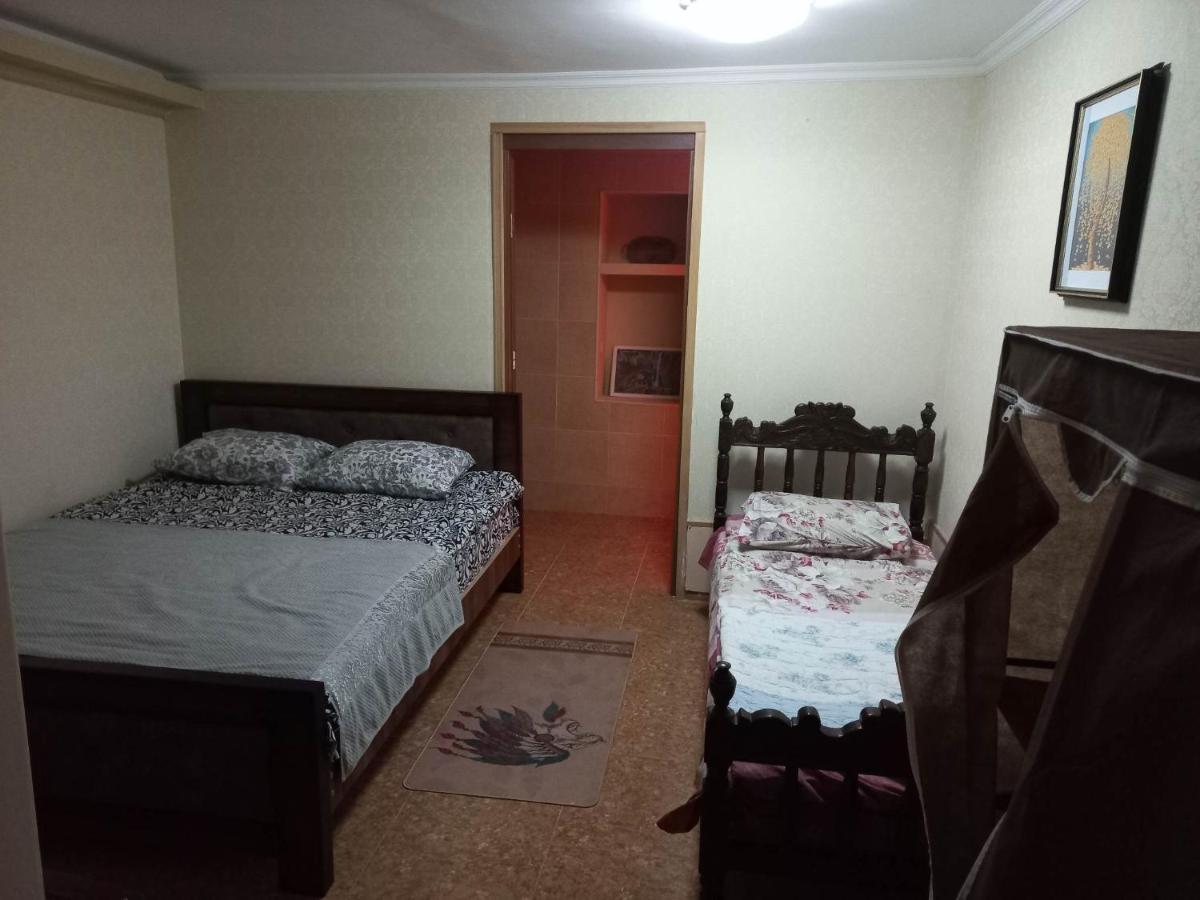 Feola Hostel Kutaiszi Kültér fotó