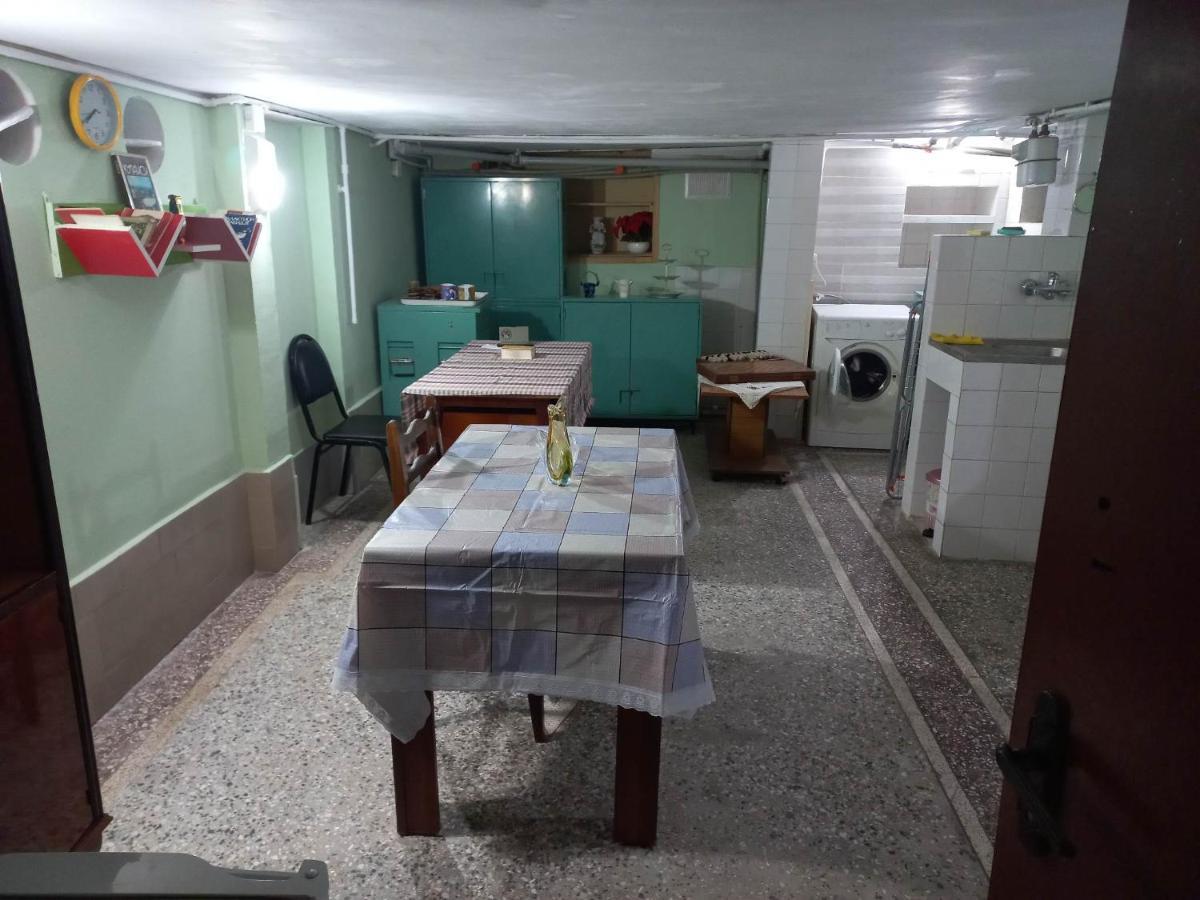 Feola Hostel Kutaiszi Kültér fotó