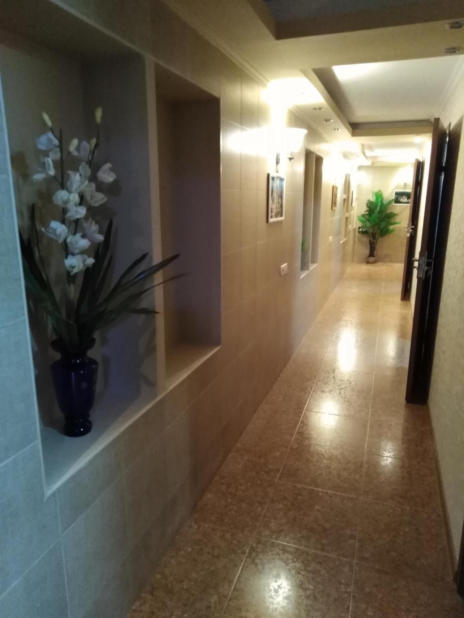 Feola Hostel Kutaiszi Kültér fotó