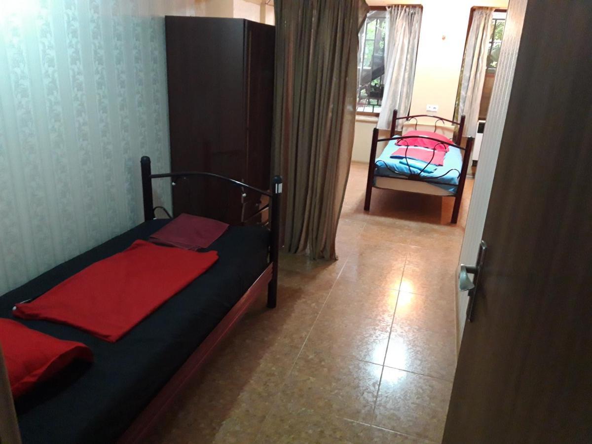 Feola Hostel Kutaiszi Kültér fotó